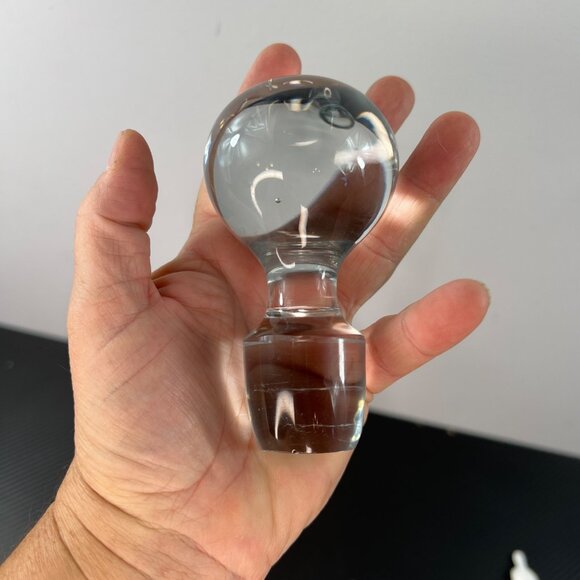 Clear Glass Red Wine Doughnut Hole Decanter With Beautiful Round Stopper EUC - Picture 4 of 12